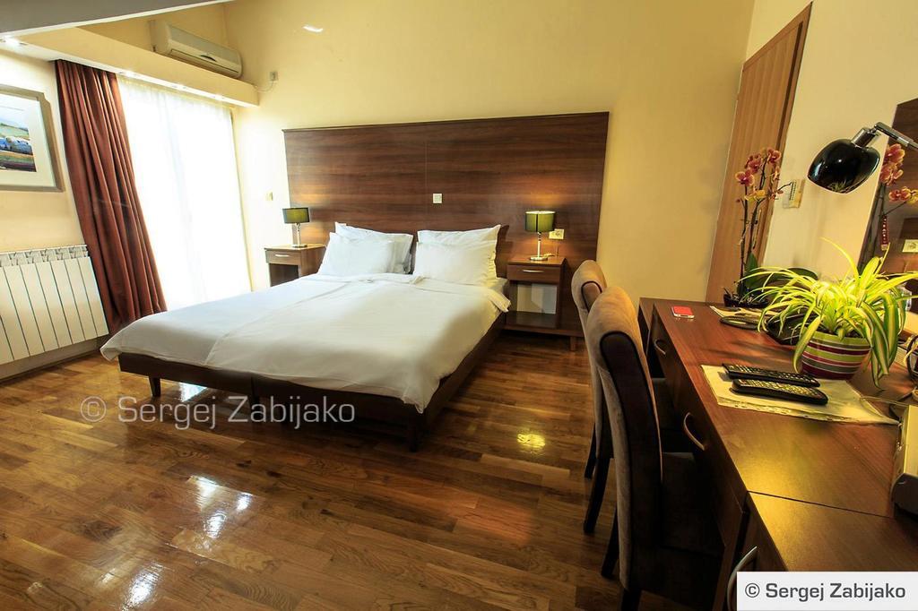 Hotel M Podgorica Phòng bức ảnh